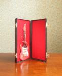 Tonner - Tonner Convention/Tonner Wardrobe - Red and White Guitar - Accessory (royals gone wilde)